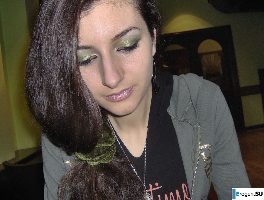 Oriental beauty shows the ass in clothes and without. Part 4. Photo 10