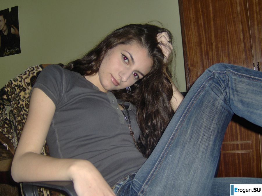 Oriental beauty shows the ass in clothes and without. Part 4. Photo 25