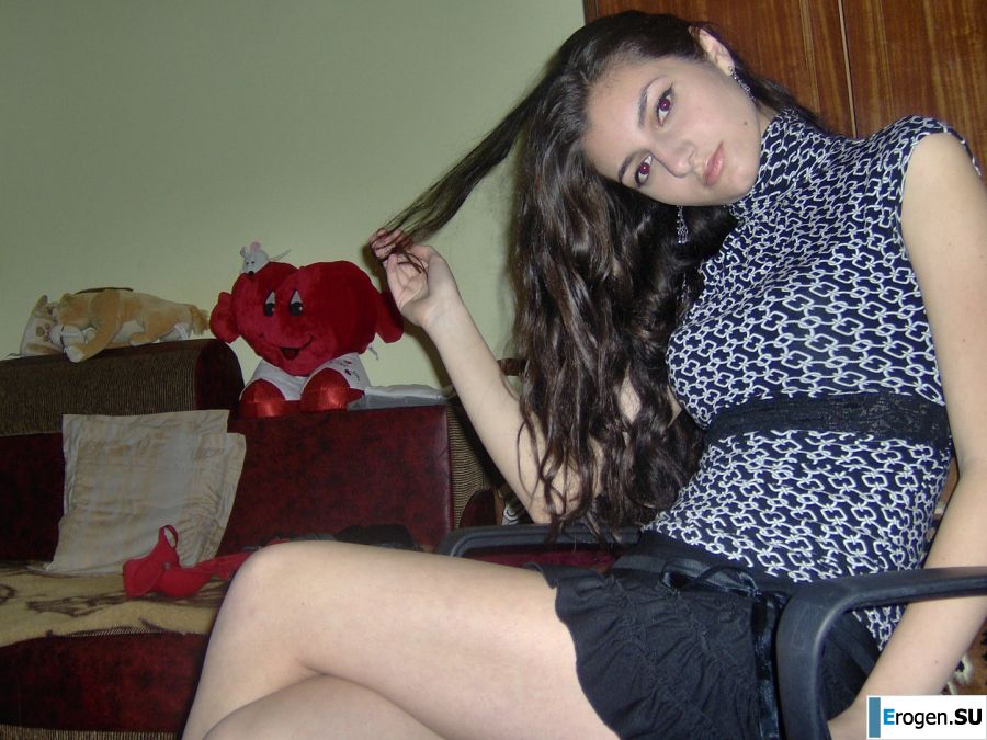 Oriental beauty shows the ass in clothes and without. Part 4. Photo 34