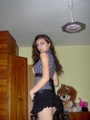 Восточная красавица показывает попку в одежде и без. Часть 4. Эскиз 32