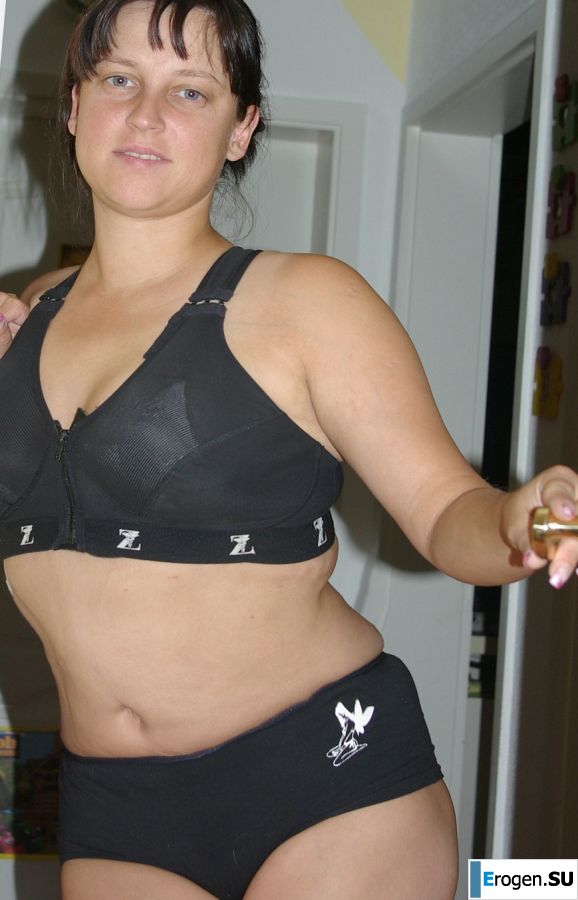 A lush woman bares her tits on the street and takes off her panties. Photo 25