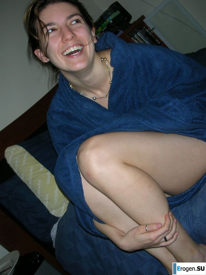 A young woman in red drank and undressed on camera. Part 3. Photo 21