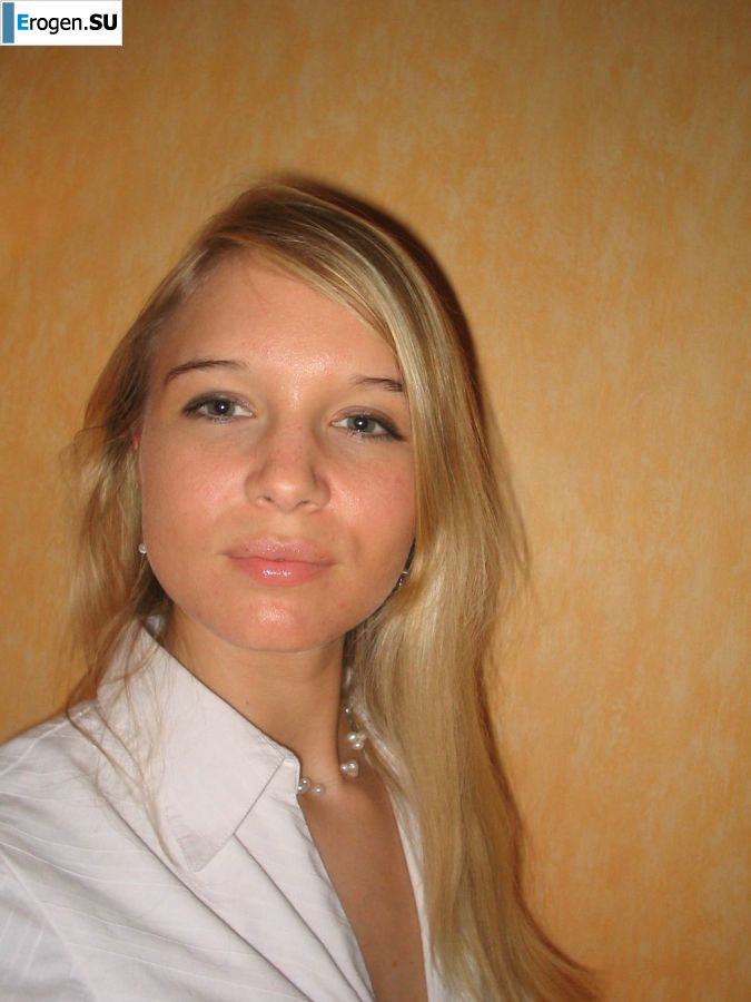 A young blonde in stockings spreads her legs on the couch. Part 2. Photo 23