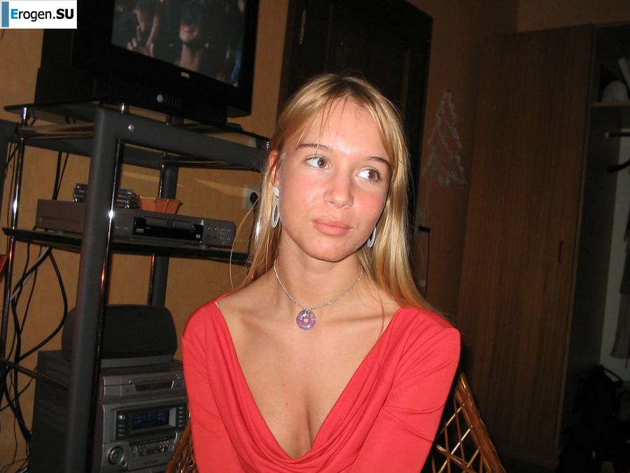 A young blonde in stockings spreads her legs on the couch. Part 2. Photo 5