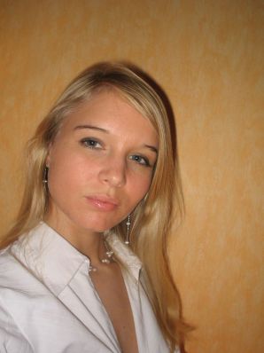 A young blonde in stockings spreads her legs on the couch. Part 2. Thumb 24