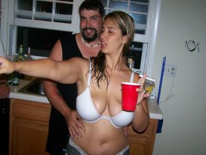 Роскошные блондинки с пышной грудью ласкают друг друга и оголяются. Часть 4. Эскиз 14