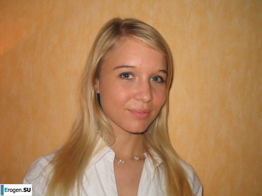 A young blonde in stockings spreads her legs on the couch. Part 3. Photo 22