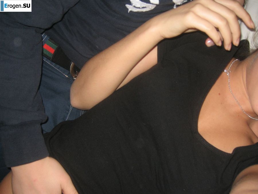 Girl having fun with a guy on vacation - shows her ass and chest. Part 2. Photo 15