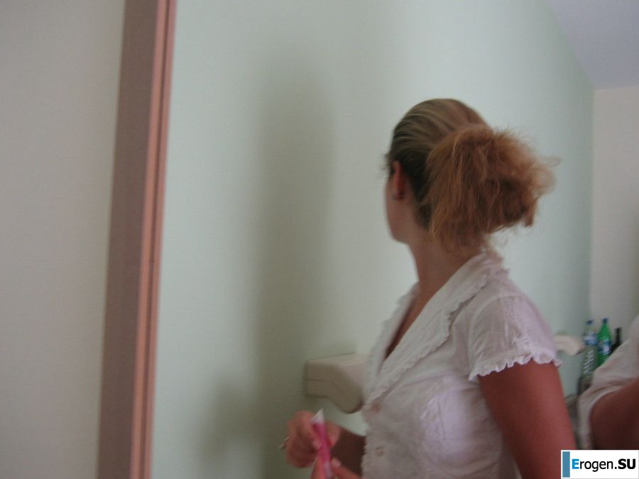 Girl having fun with a guy on vacation - shows her ass and chest. Part 2. Photo 24