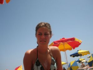 Girl having fun with a guy on vacation - shows her ass and chest. Part 2. Thumb 32