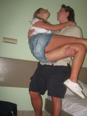 Girl having fun with a guy on vacation - shows her ass and chest. Part 2. Thumb 47