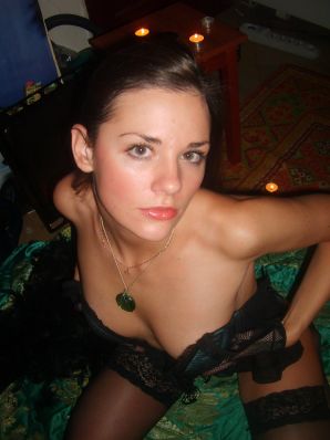 Роскошная леди исполняет стриптиз с изысканном белье и показывает грудь. Часть 3. Эскиз 17