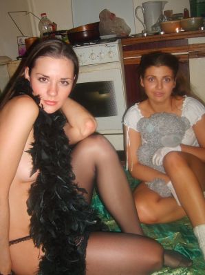 Роскошная леди исполняет стриптиз с изысканном белье и показывает грудь. Часть 3. Эскиз 39