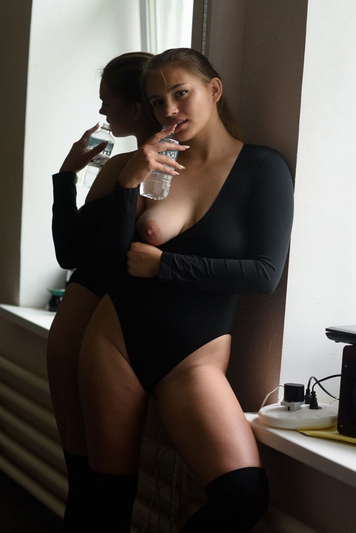 Harissa Berry in Studio Nudio. Эскиз 13