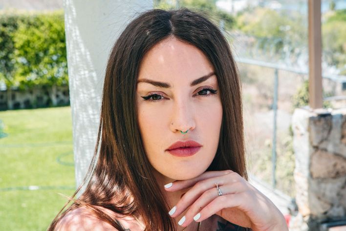 Rika in Ella Baila Sola. Thumb 45