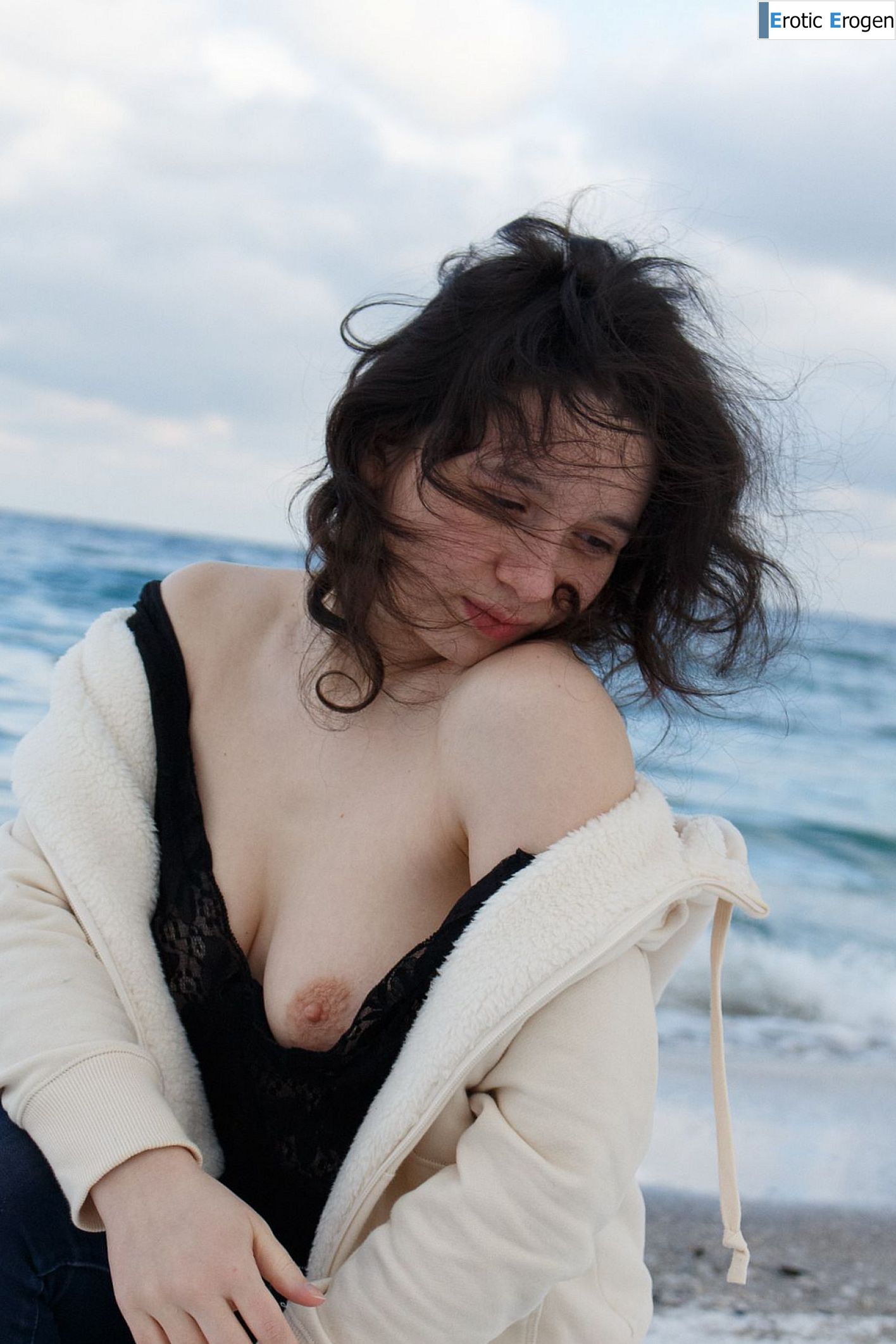 Tasia Loomer in Cold Cuddles Cafe. Picture 11