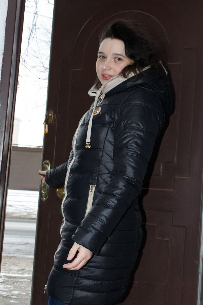 Tasia Loomer in Cold Cuddles Cafe. Thumb 13