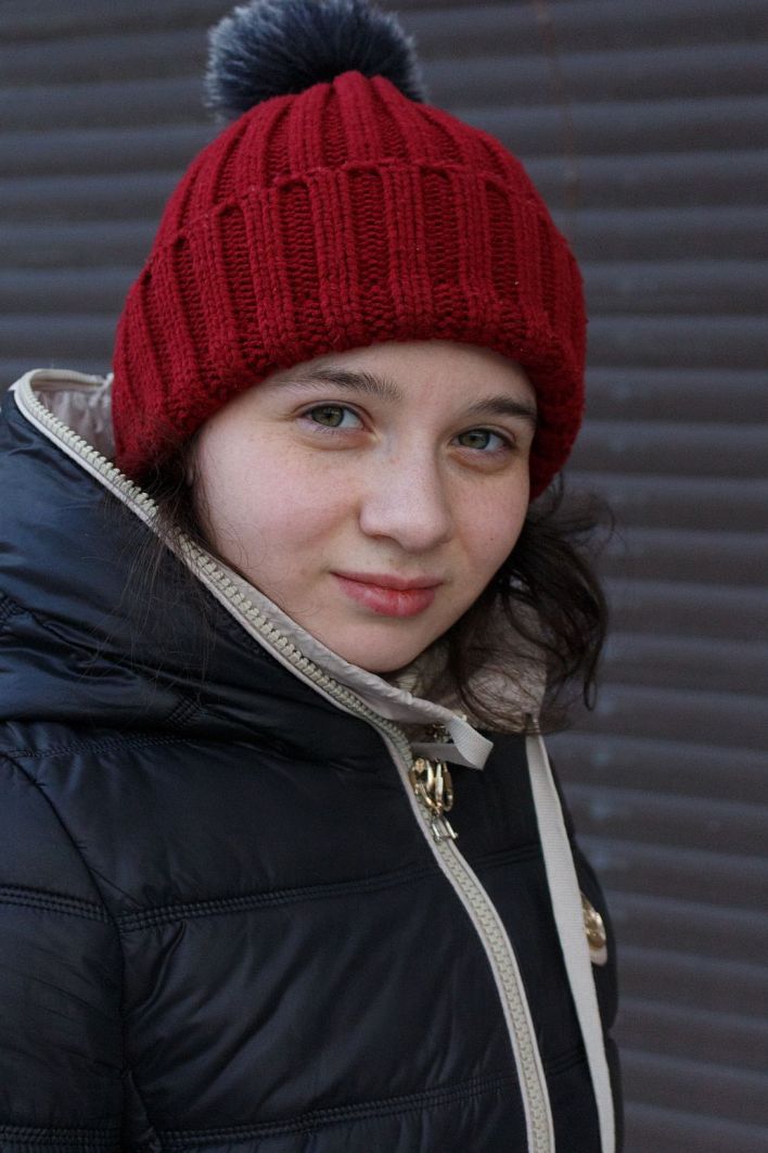 Tasia Loomer in Cold Cuddles Cafe. Thumb 1