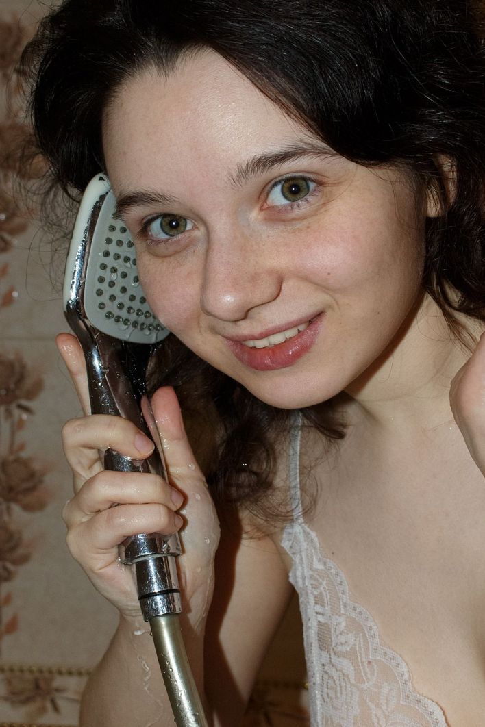 Tasia Loomer in Bubble Bae 1. Thumb 3