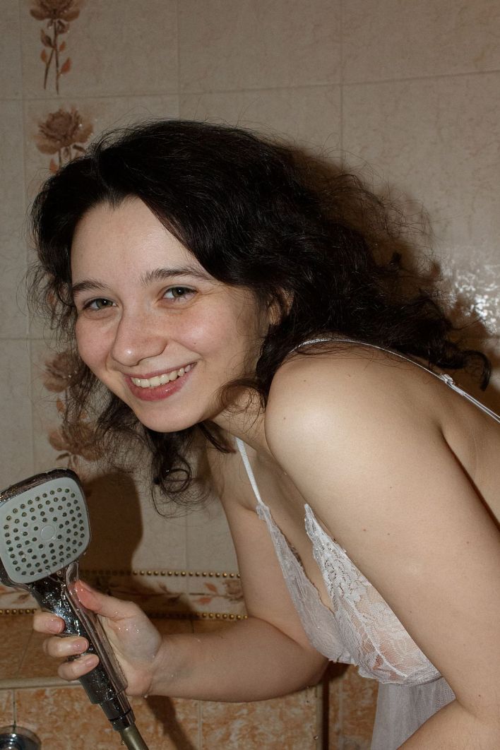 Tasia Loomer in Bubble Bae 1. Thumb 4