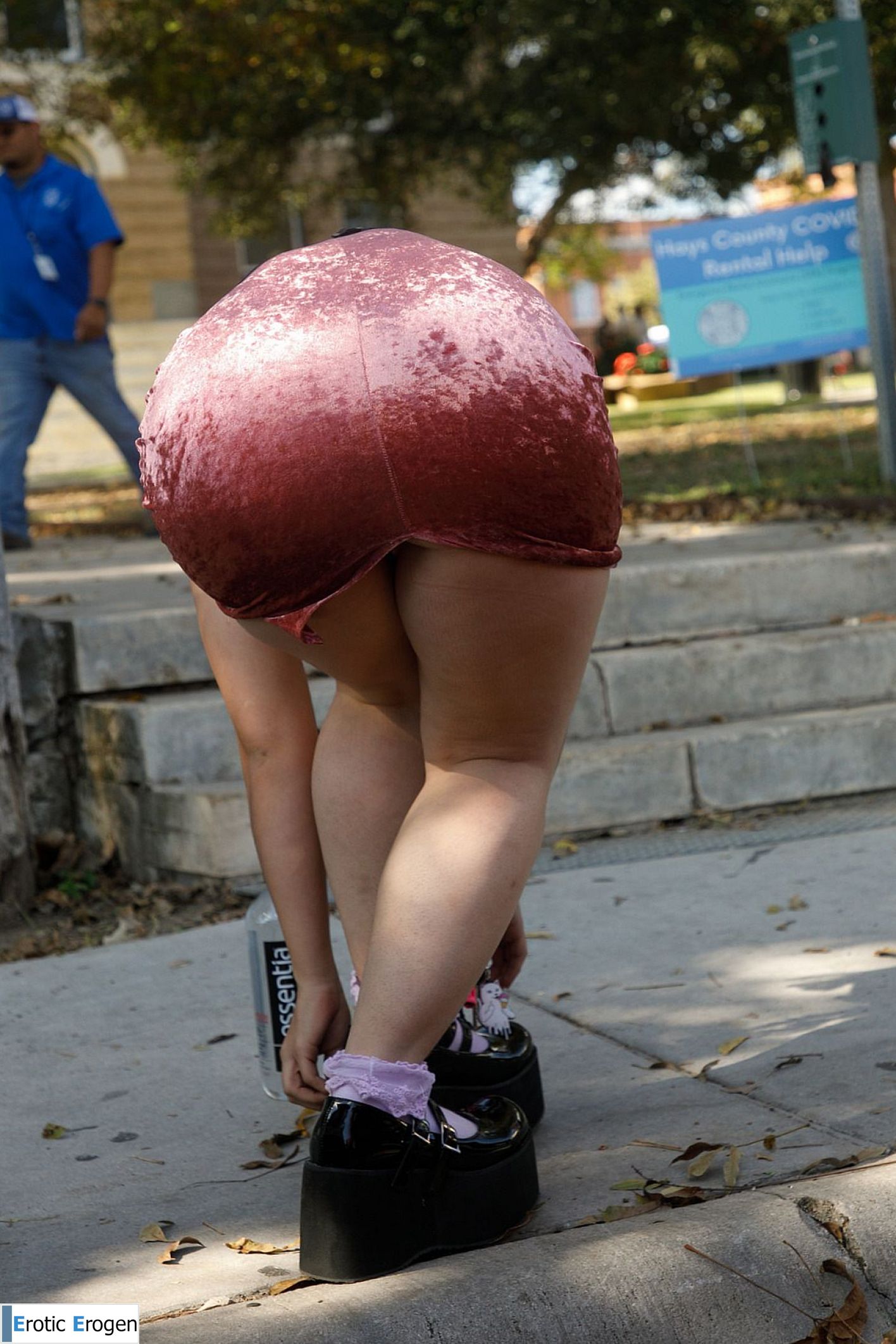  Bubble Butt Venus in Holiday Cake. Picture 3