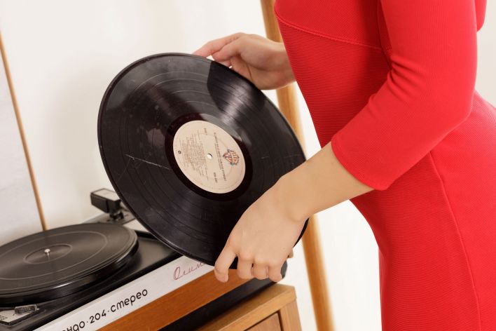 Eliness in Silver And Red. Thumb 1