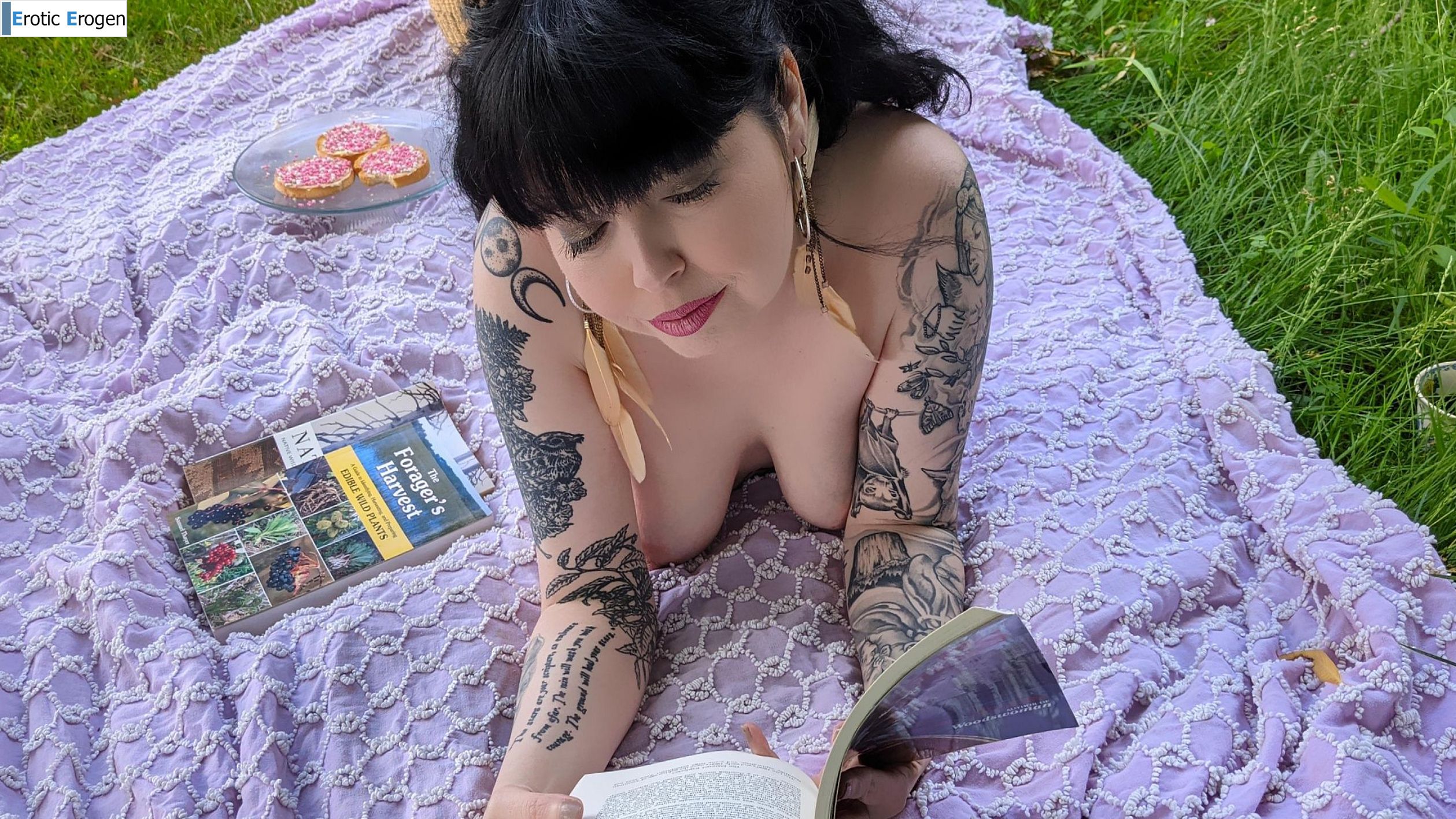 Lunacravez in Dutch Biscuits And Tea. Picture 45