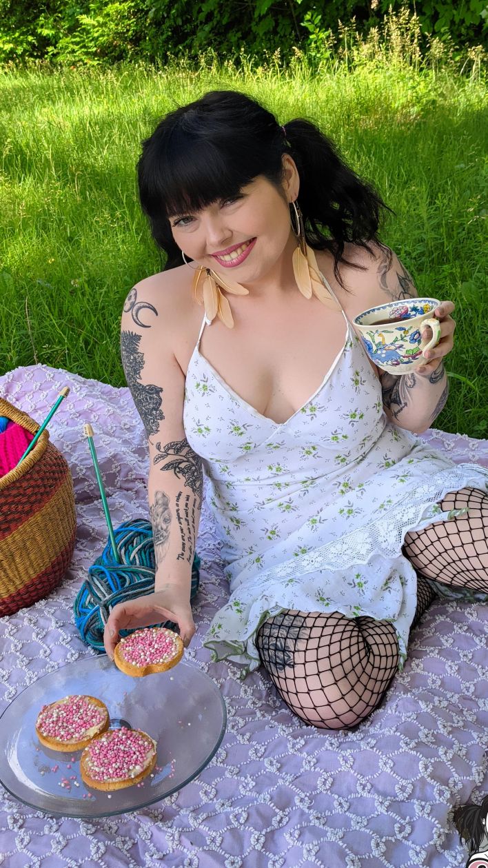 Lunacravez in Dutch Biscuits And Tea. Thumb 6