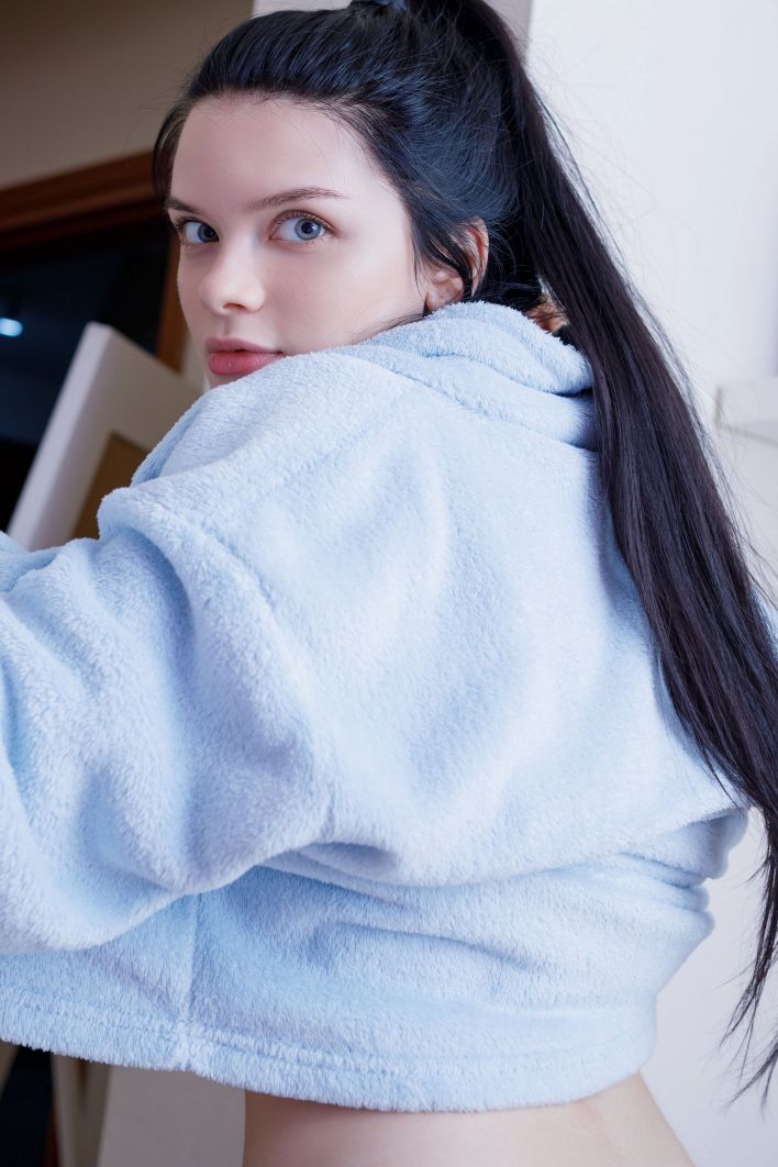 Ariana Mun in Casameu. Эскиз 15