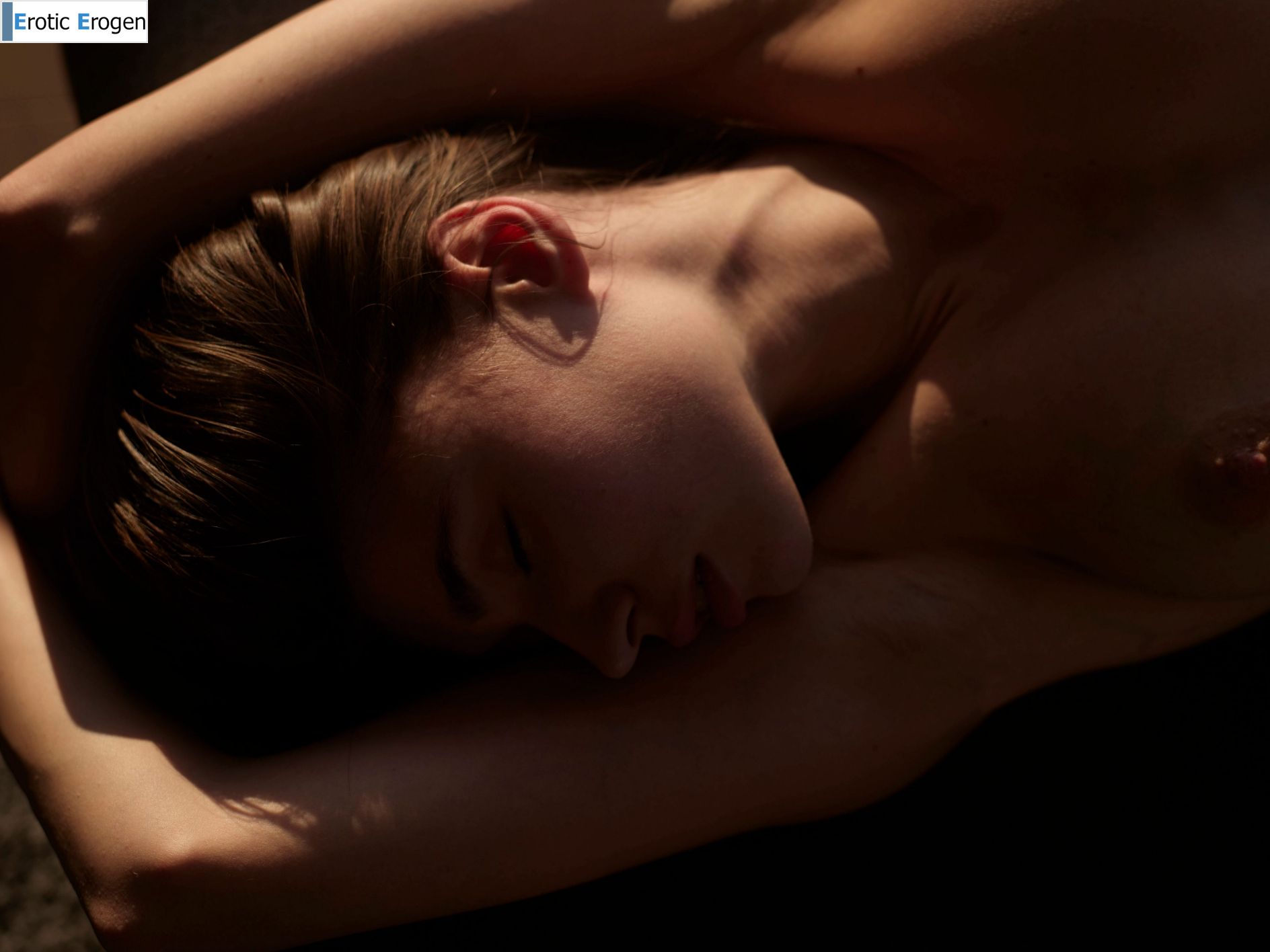 Anna L in Art Nudes. Picture 35