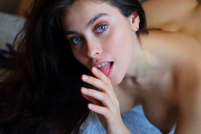 Foxy Alissa in Read Me. Thumb 13