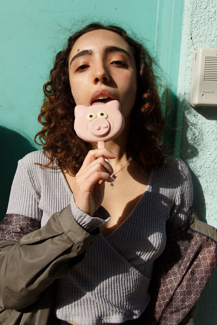 Zoe And Emma in Cafe Orno 1. Эскиз 10