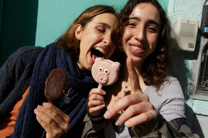Zoe And Emma in Cafe Orno 1. Эскиз 13