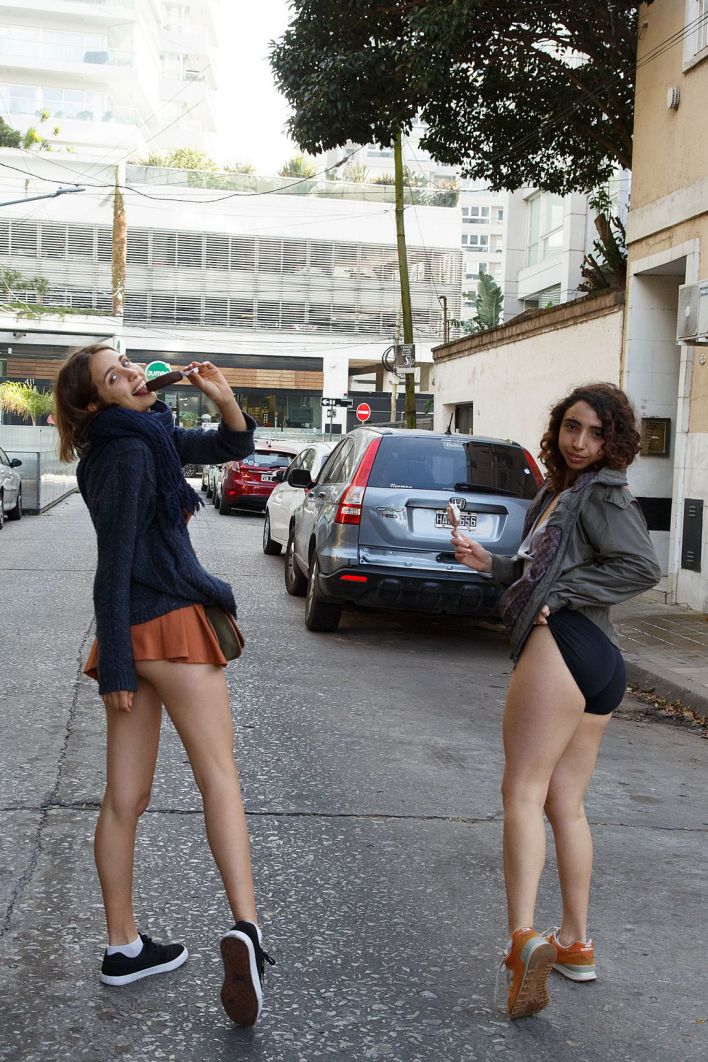 Zoe And Emma in Cafe Orno 1. Эскиз 25