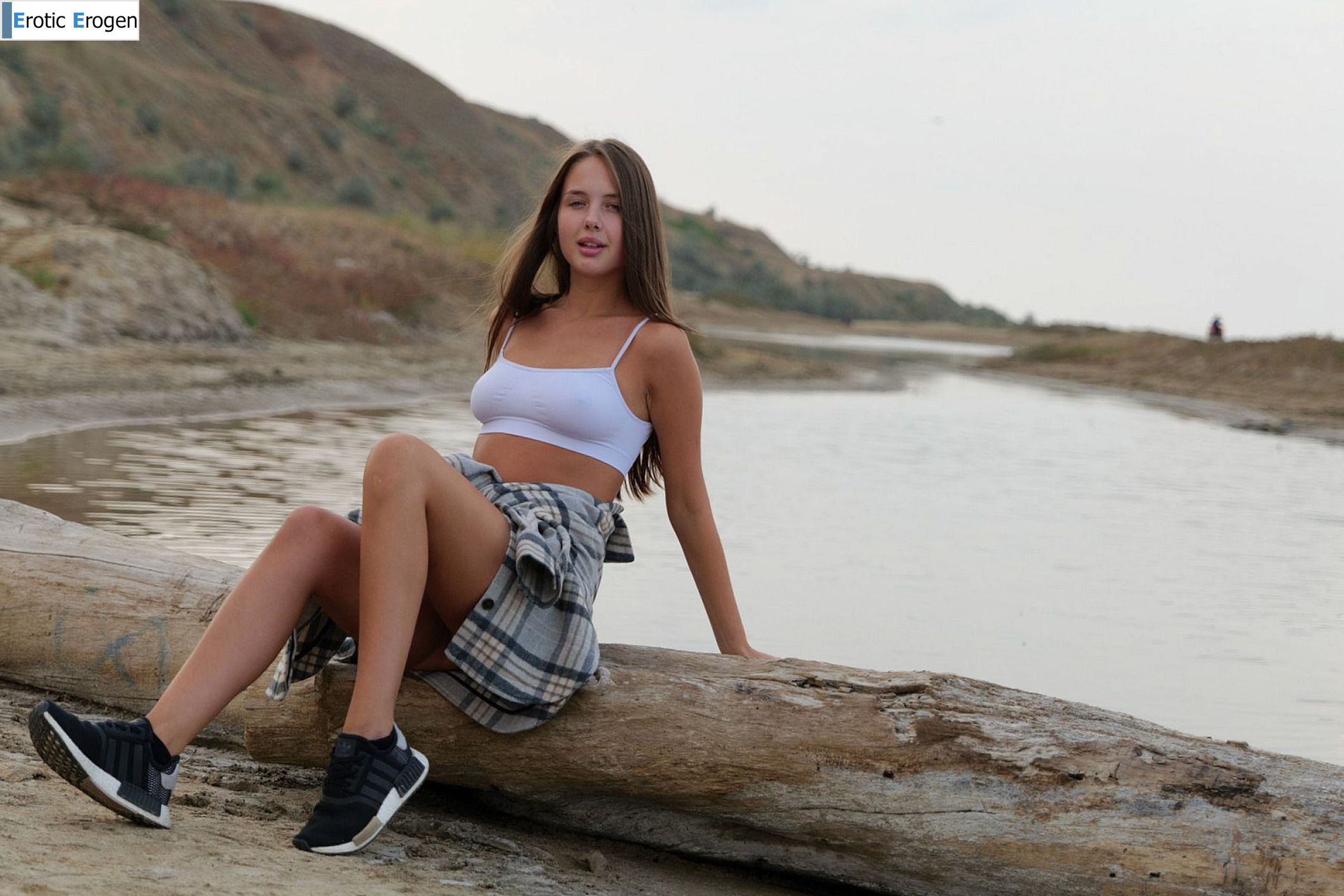 Olya Derkach in Roaming Minutes. Фото 27