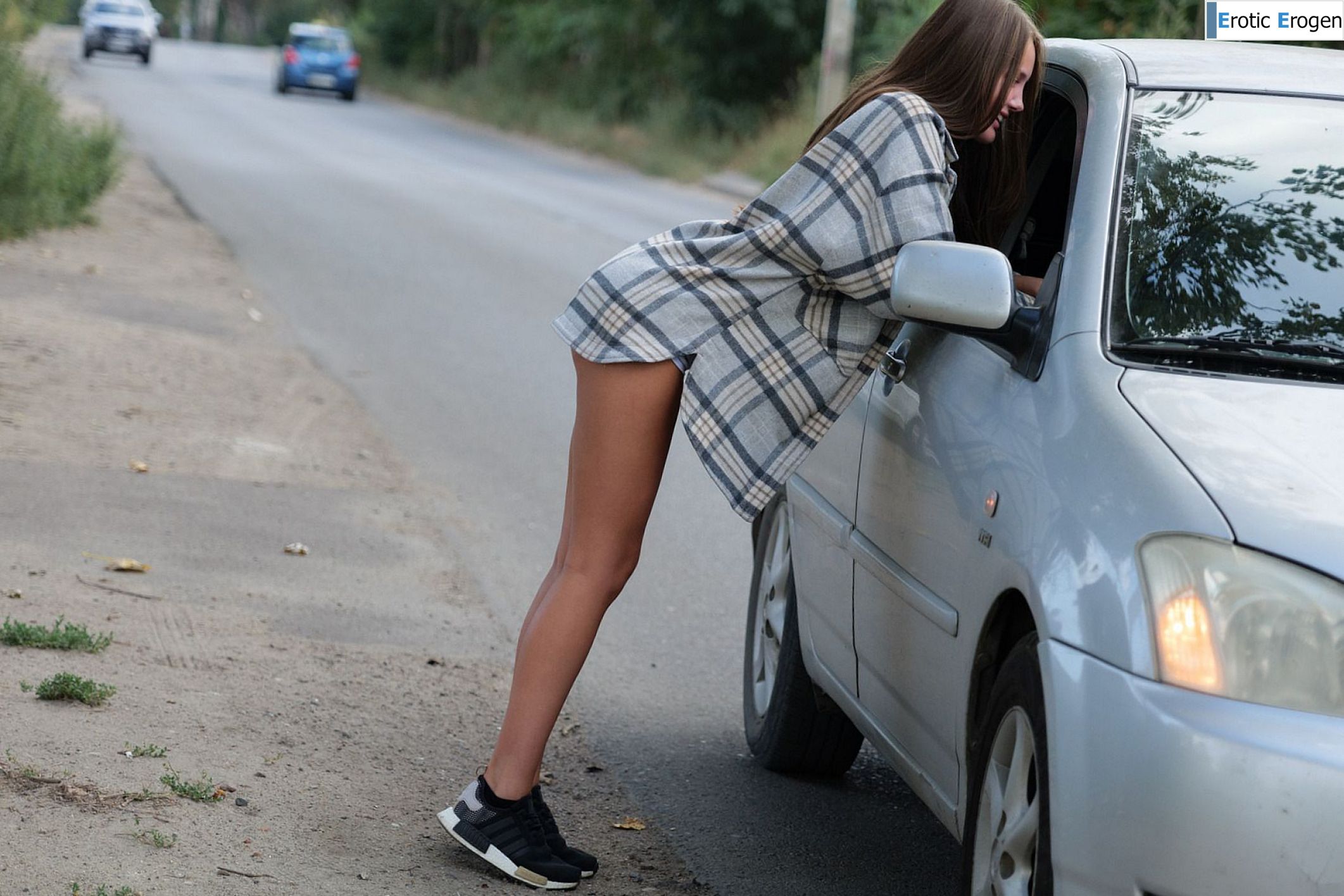 Olya Derkach in Roaming Minutes. Фото 4