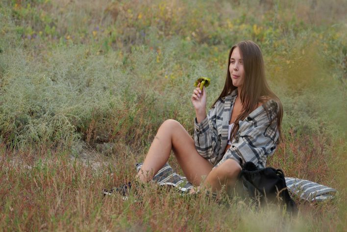 Olya Derkach in Roaming Minutes. Эскиз 15