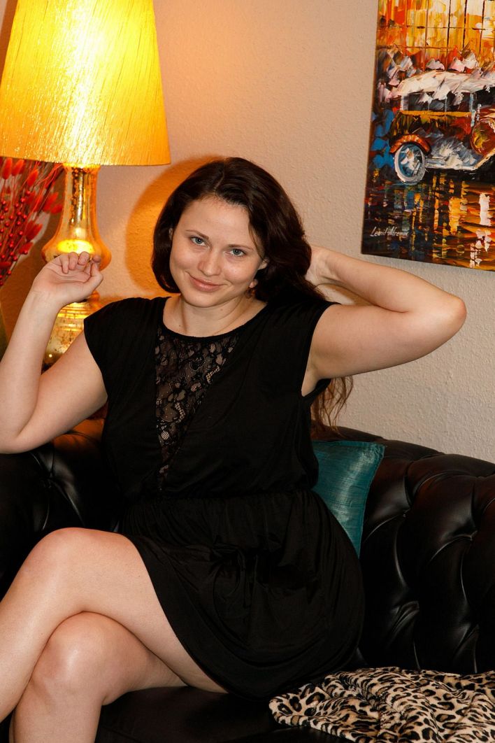 Sammy Loble in Yas Queens. Thumb 11