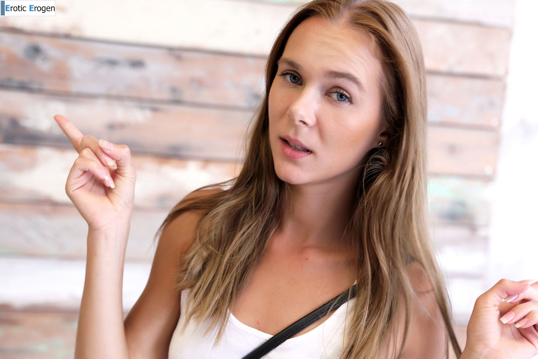 Karissa Diamond in Postcard From Paphos. Фото 20