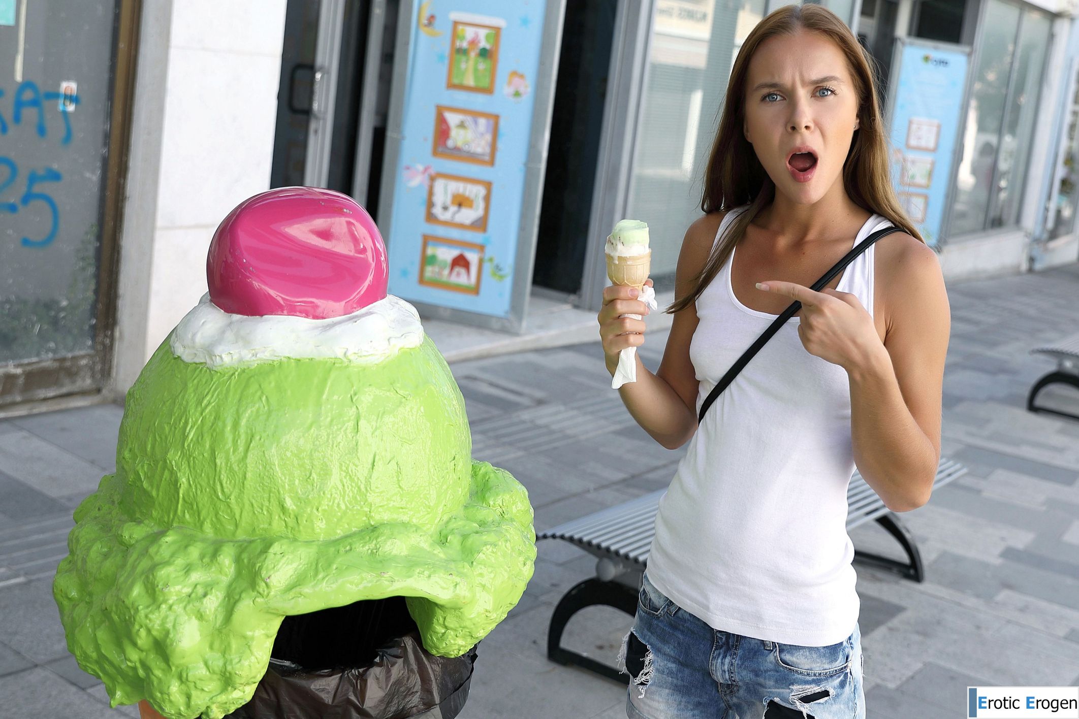 Karissa Diamond in Postcard From Paphos. Фото 5