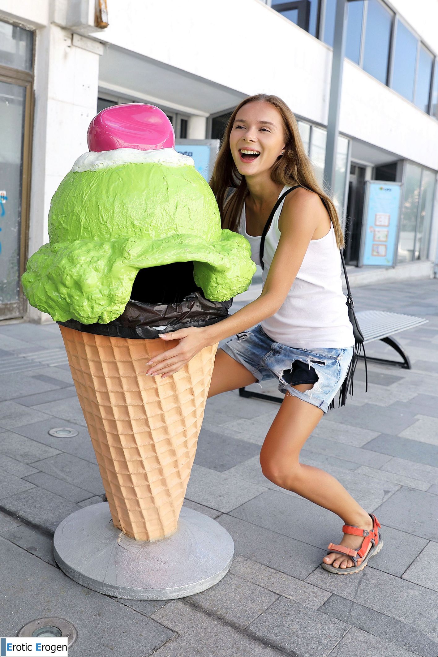 Karissa Diamond in Postcard From Paphos. Фото 8