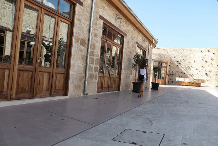 Karissa Diamond in Postcard From Paphos. Эскиз 22