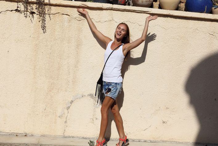 Karissa Diamond in Postcard From Paphos. Эскиз 37