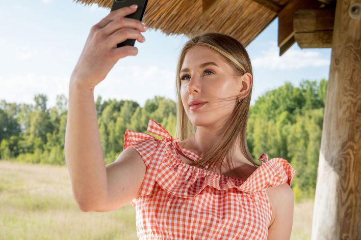 Karianne in Country Girl. Thumb 1