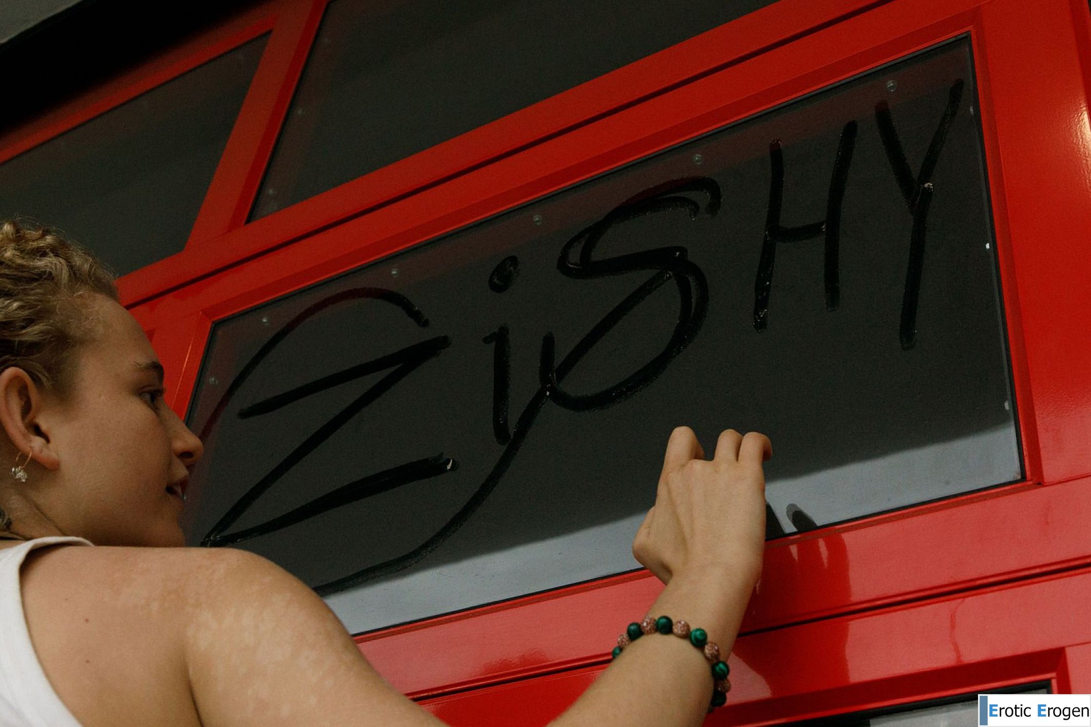 Debra Kenlow in Rare Bird Florida. Фото 15