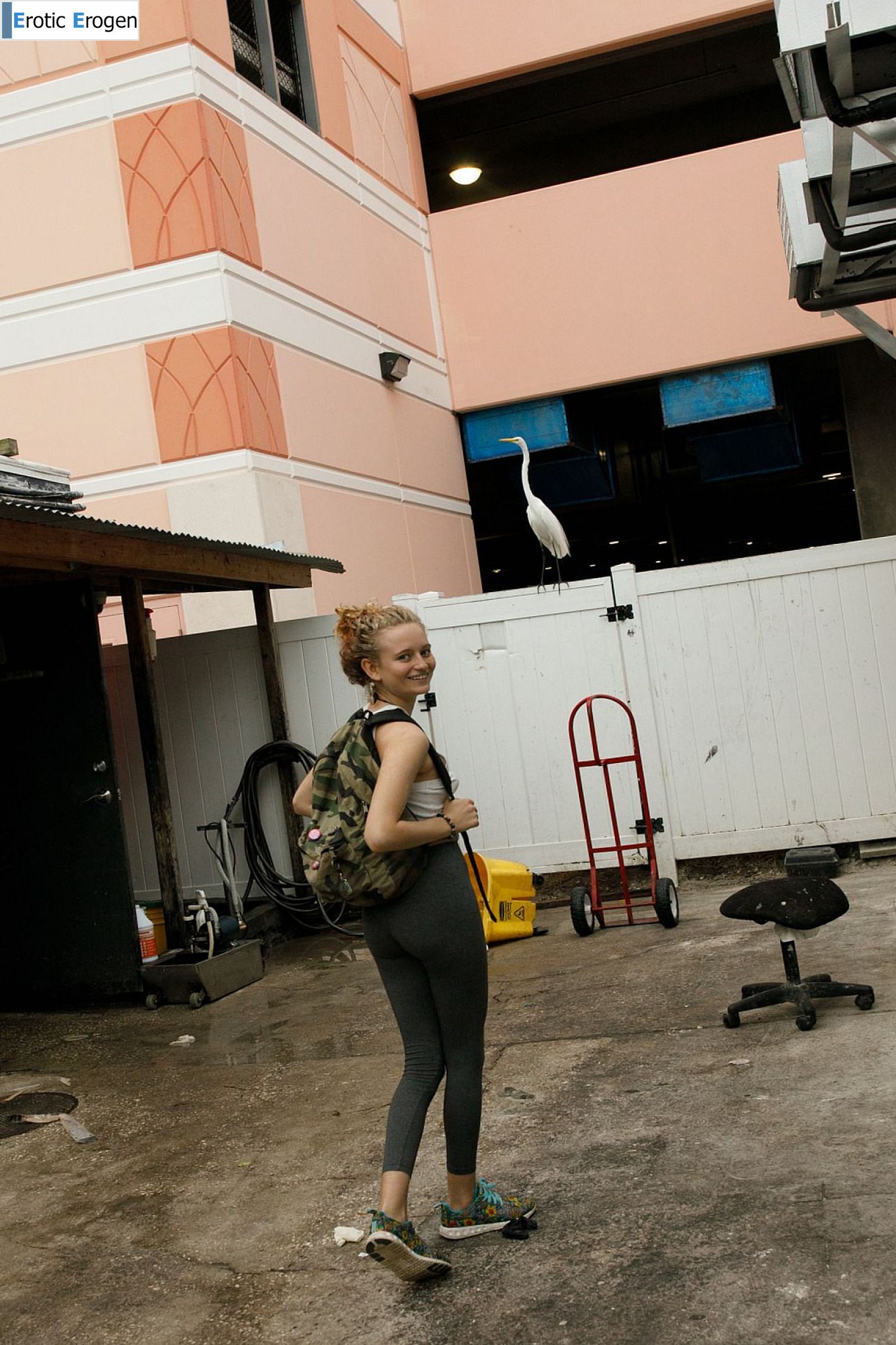 Debra Kenlow in Rare Bird Florida. Фото 6