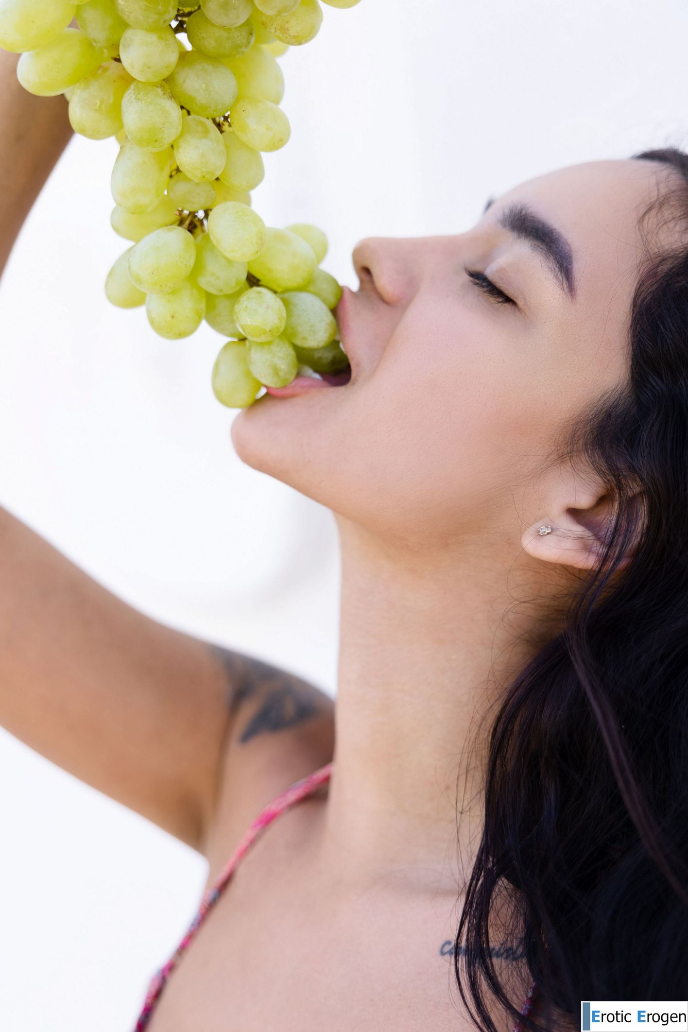 Dulce in Greek Dream. Picture 7