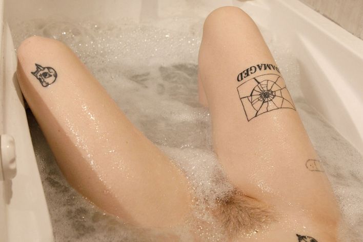 Vonnie Bean in Costco Bodywash. Эскиз 29