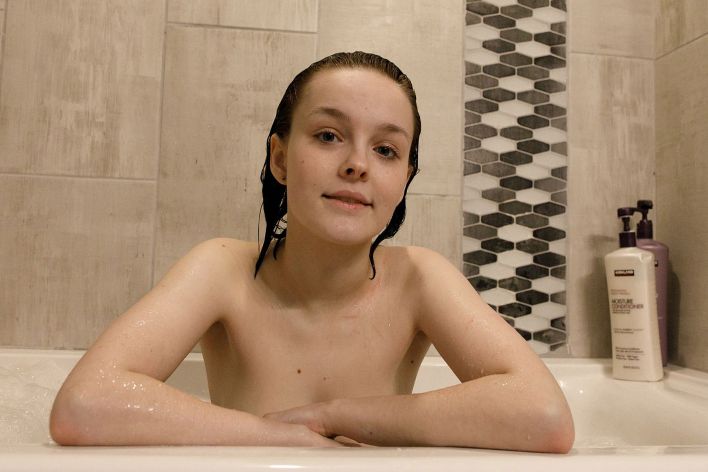 Vonnie Bean in Costco Bodywash. Эскиз 36