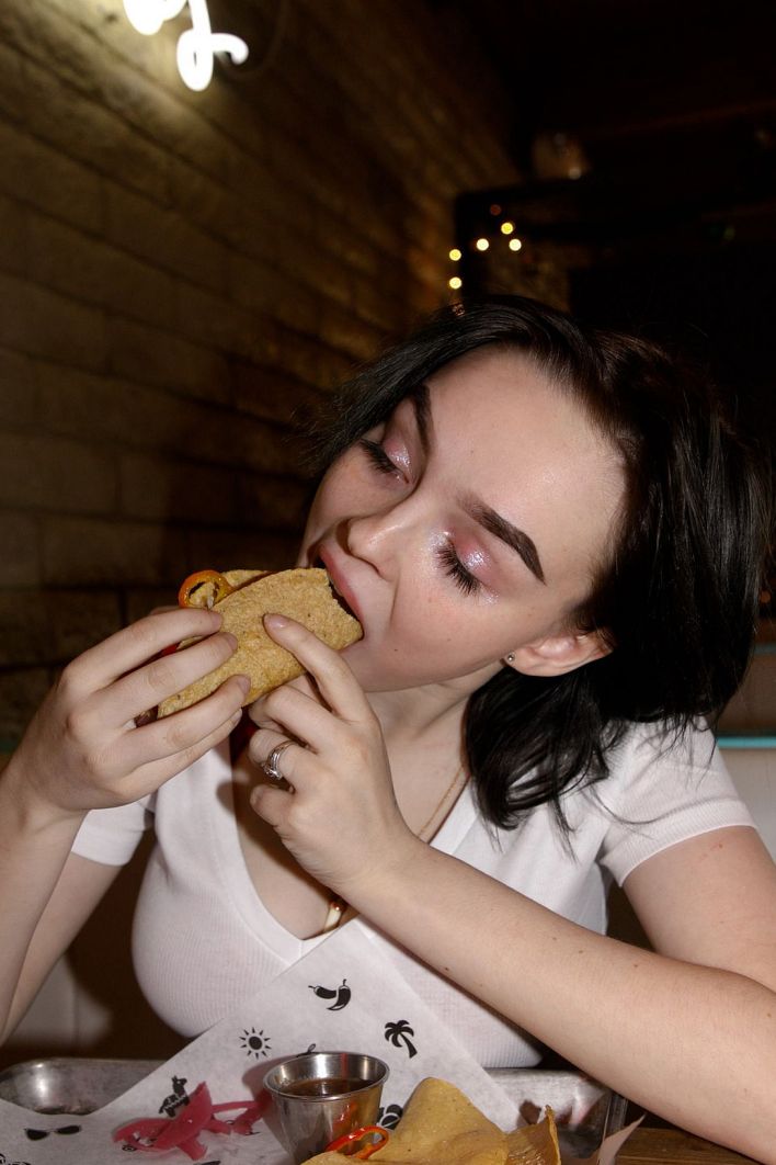 Vonnie Bean in Costco Bodywash. Эскиз 9